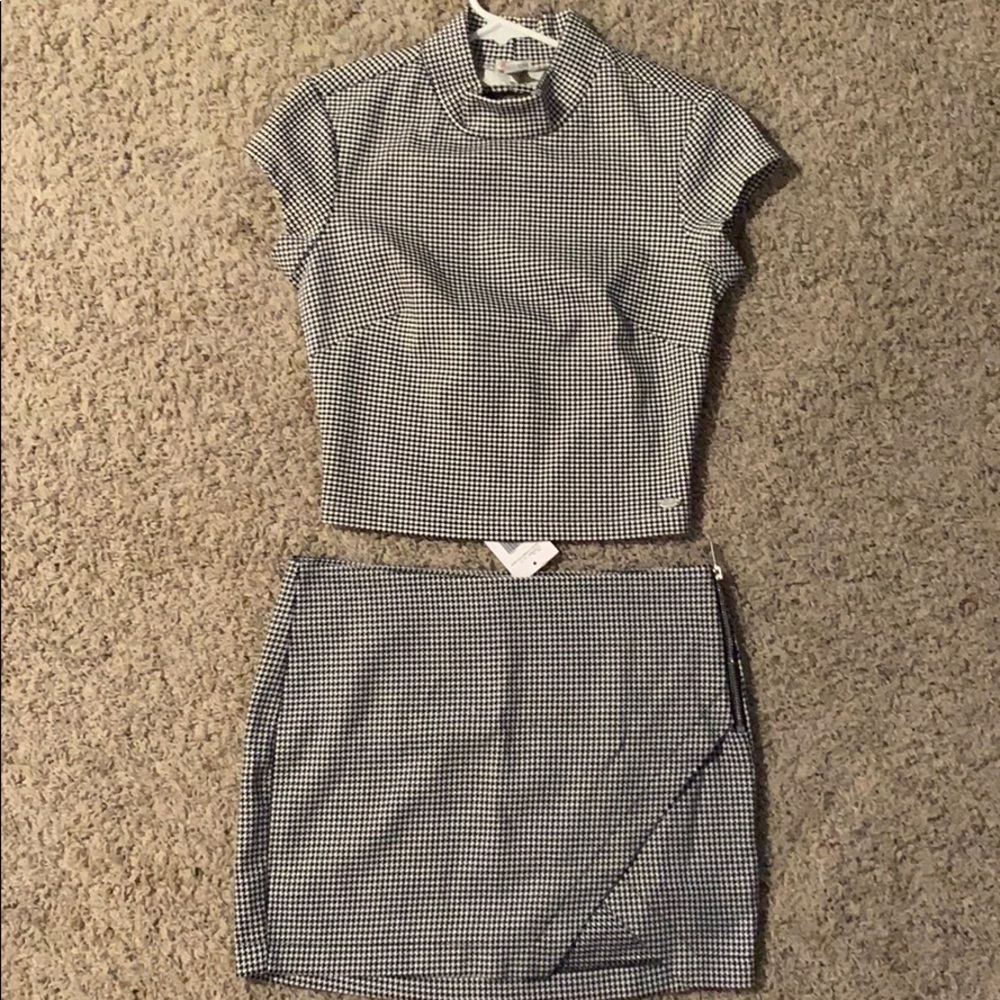 Brand new 2-piece Guess gingham print set